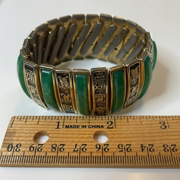 Vintage Asian Expansion Gold Tone and Green Lucite Stretch Cuff Bracelet - Picture 4 of 5